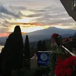 Oda ve Kahvaltı Chiaro Di Luna Taormina